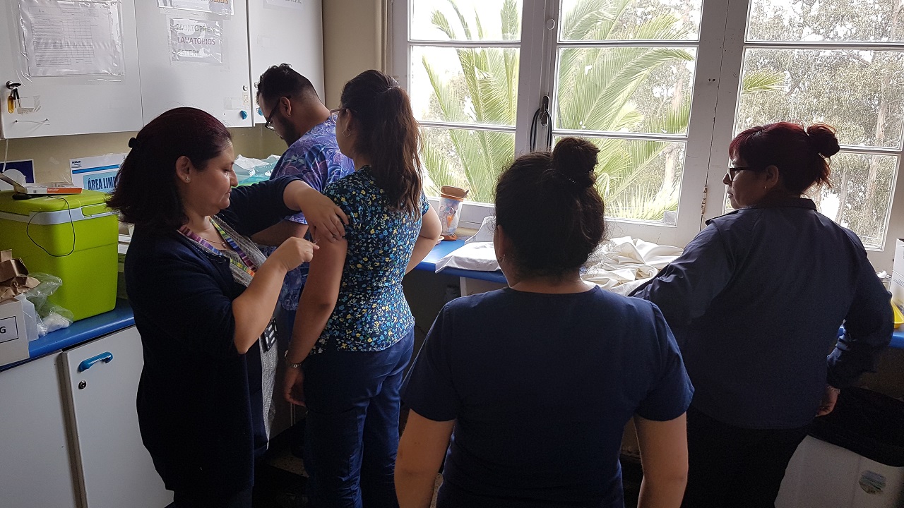 Funcionarios del HEP inician campaña interna de vacunación contra la Influenza