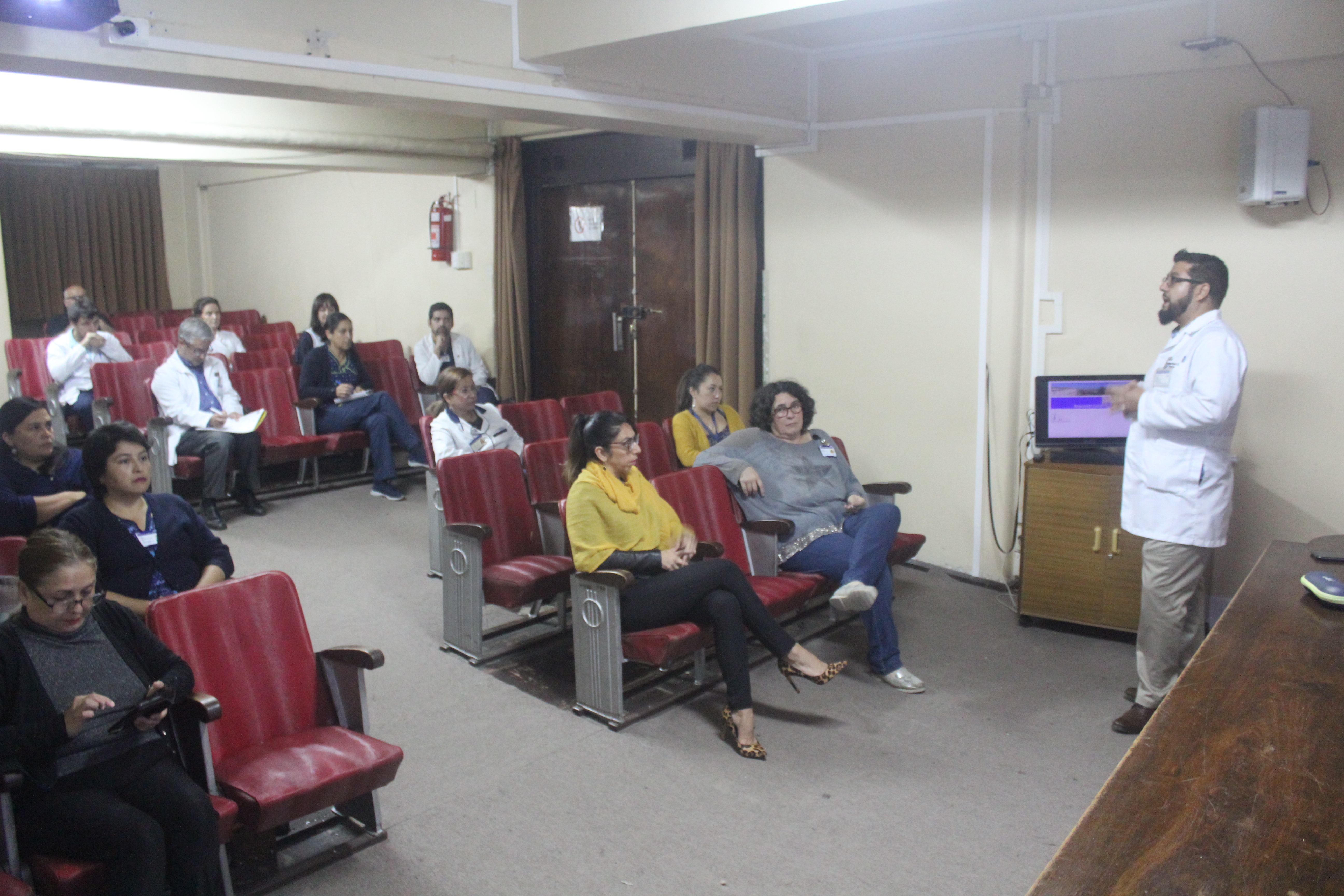 Dirección de HEP realiza reunión con jefaturas médicas y gremios para abordar tema de Covid-19