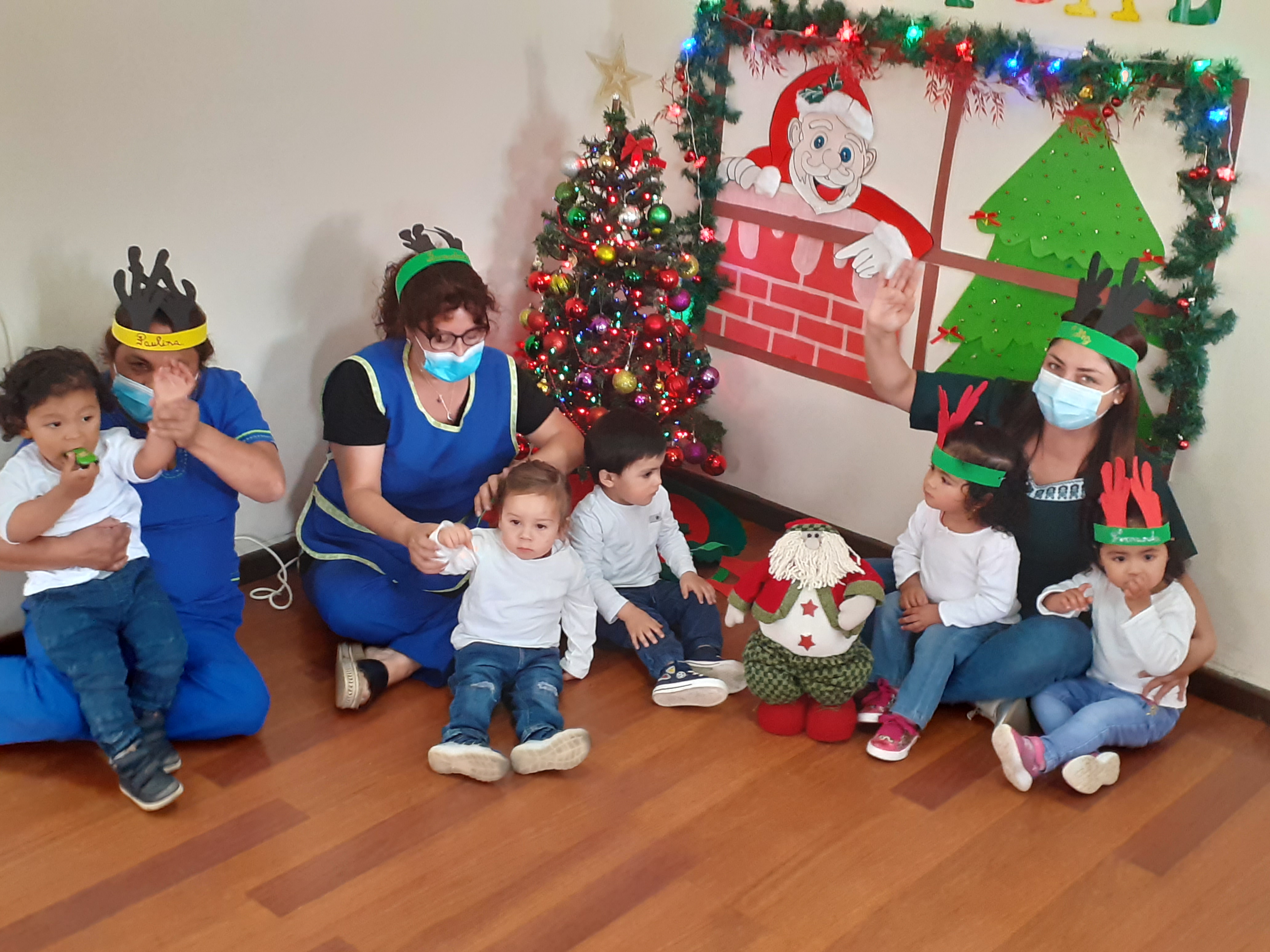 Con sencillo acto, niños y niñas de sala cuna “Cindy” del HEP aportaron alegría y esperanzas navideñas en medio de la pandemia