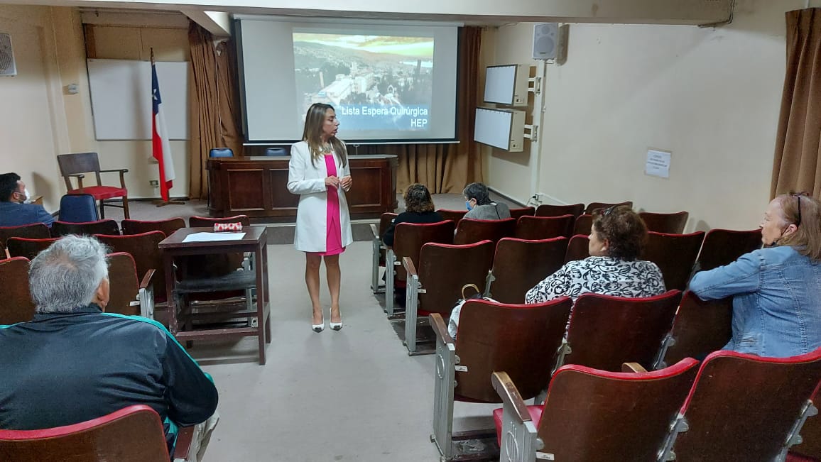 Directora HEP expuso sobre la gestión de la lista de espera a la comunidad en primer conversatorio del año 2023
