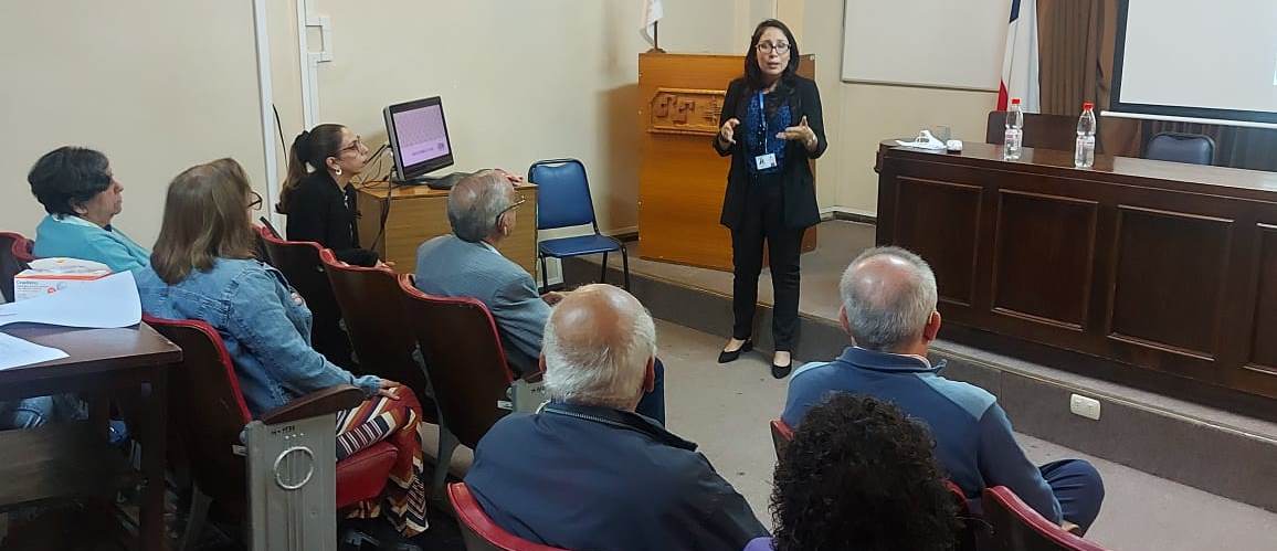 Nueva directora zonal de Fonasa, Daniela Ampuero, compartió con representantes de la comunidad HEP